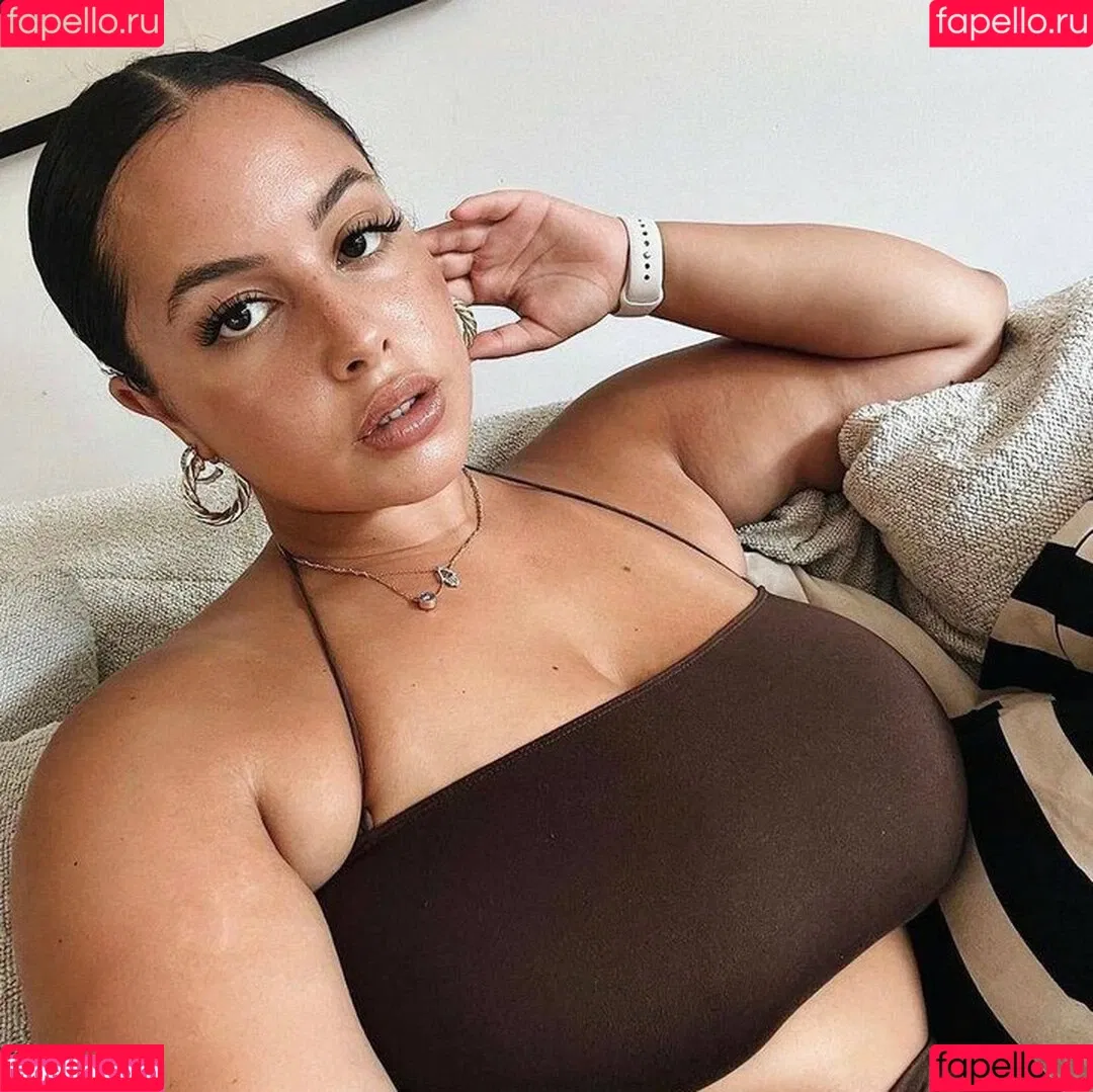 Zina Hadid Onlyfans Photo Gallery 
