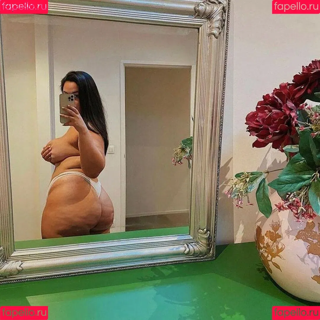 Zina Hadid Onlyfans Photo Gallery 