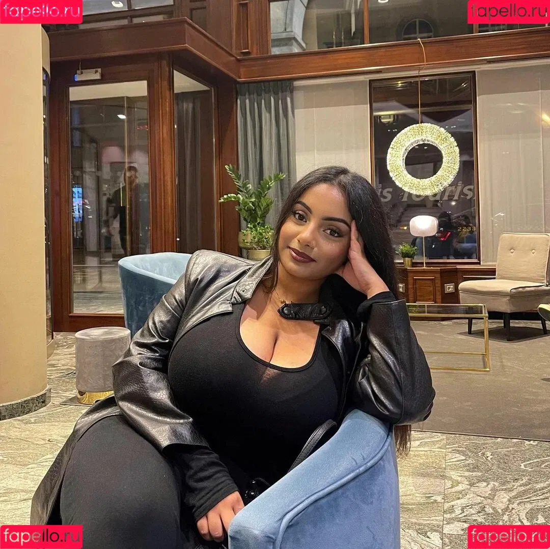 Zina Hadid Onlyfans Photo Gallery 