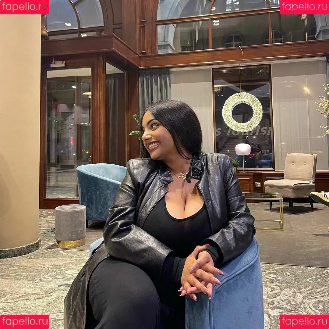 Zina Hadid Onlyfans Photo Gallery 