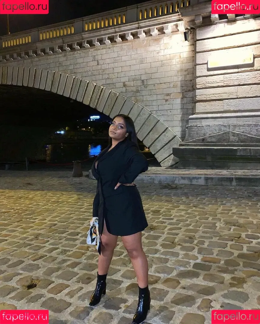 Zina Hadid Onlyfans Photo Gallery 