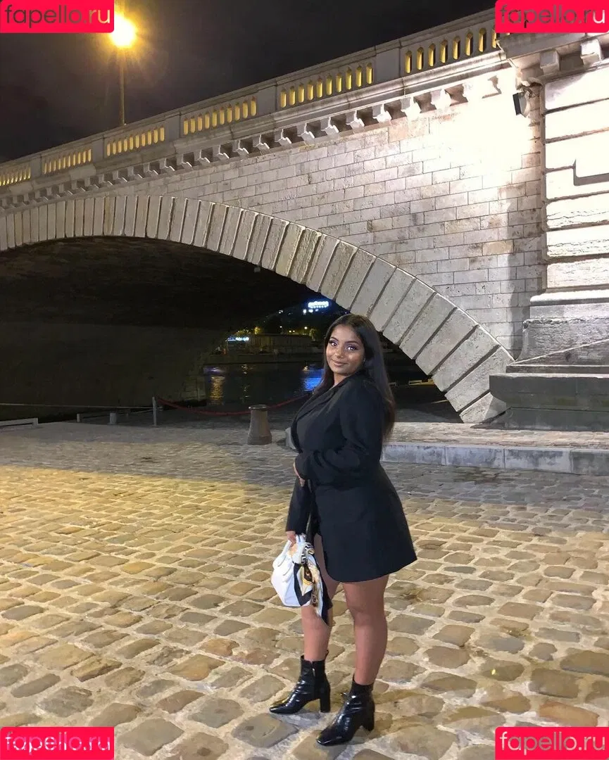 Zina Hadid Onlyfans Photo Gallery 