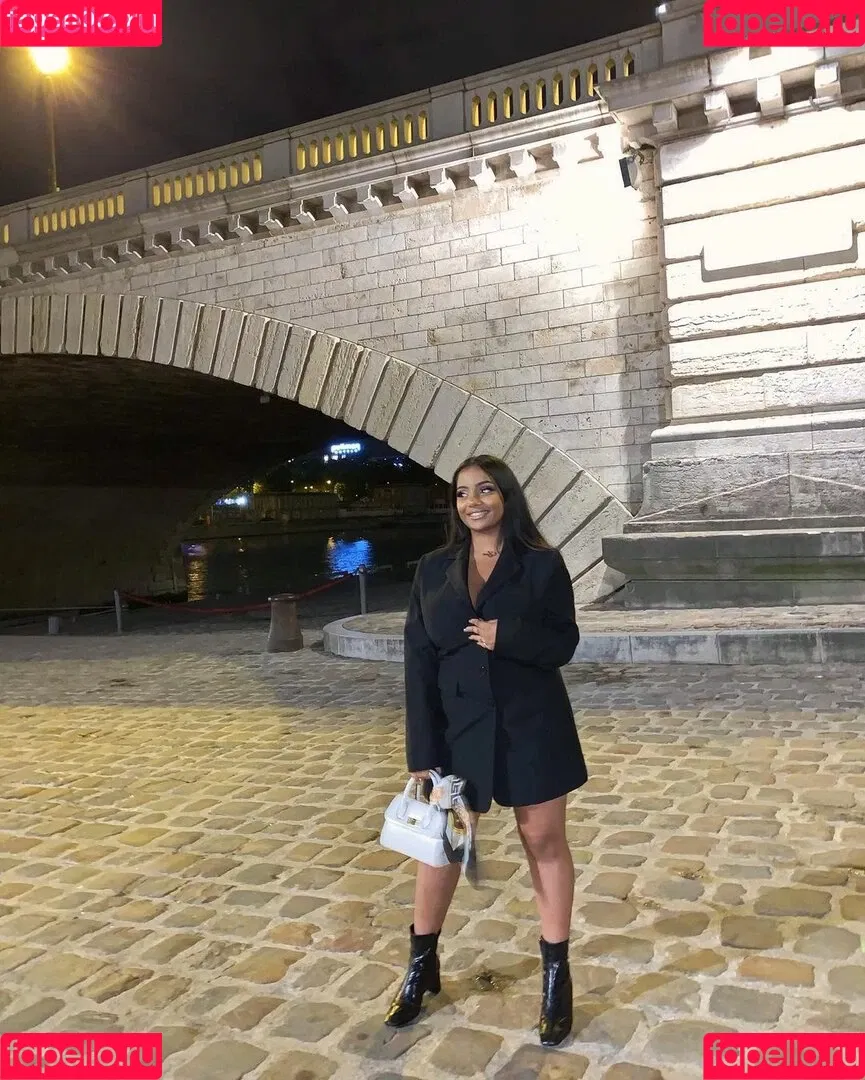 Zina Hadid Onlyfans Photo Gallery 