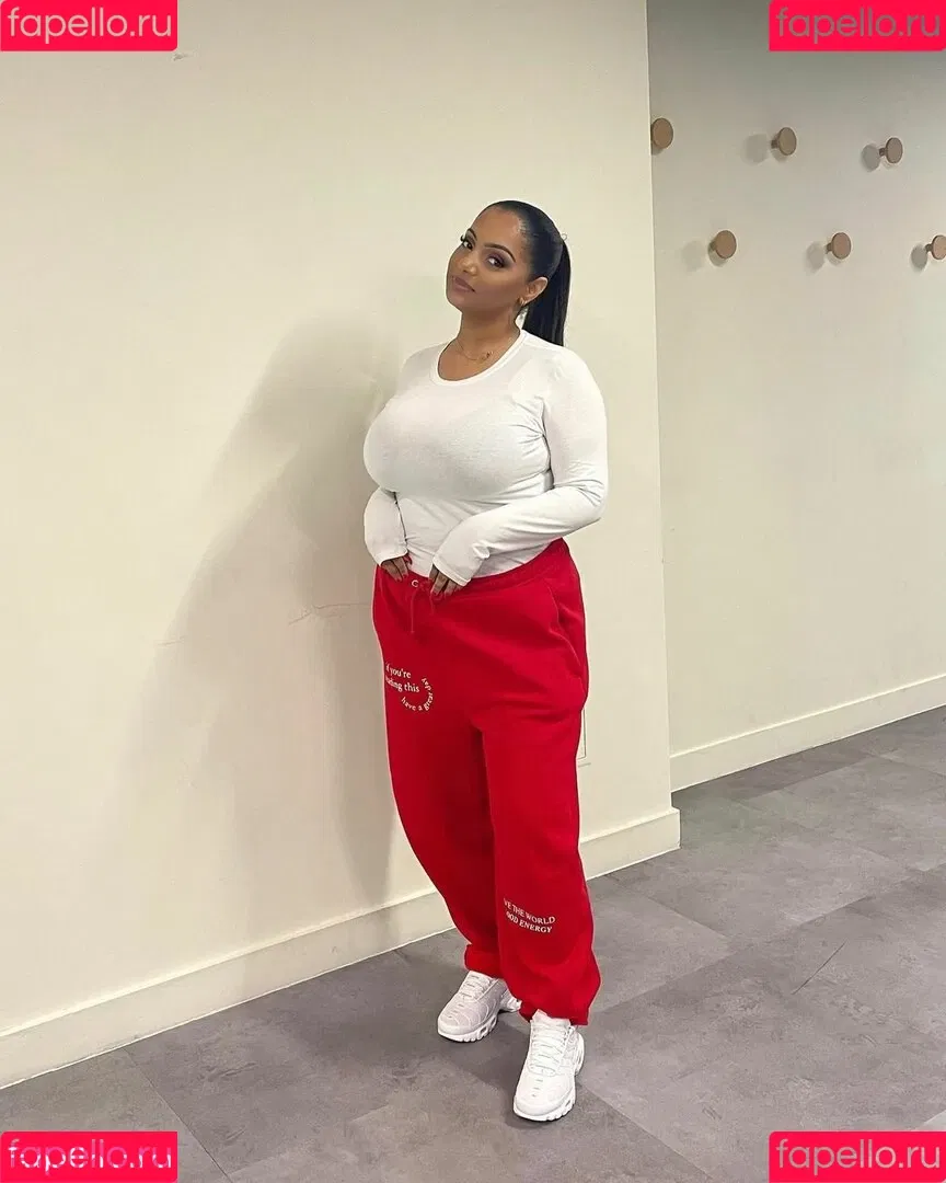 Zina Hadid Onlyfans Photo Gallery 