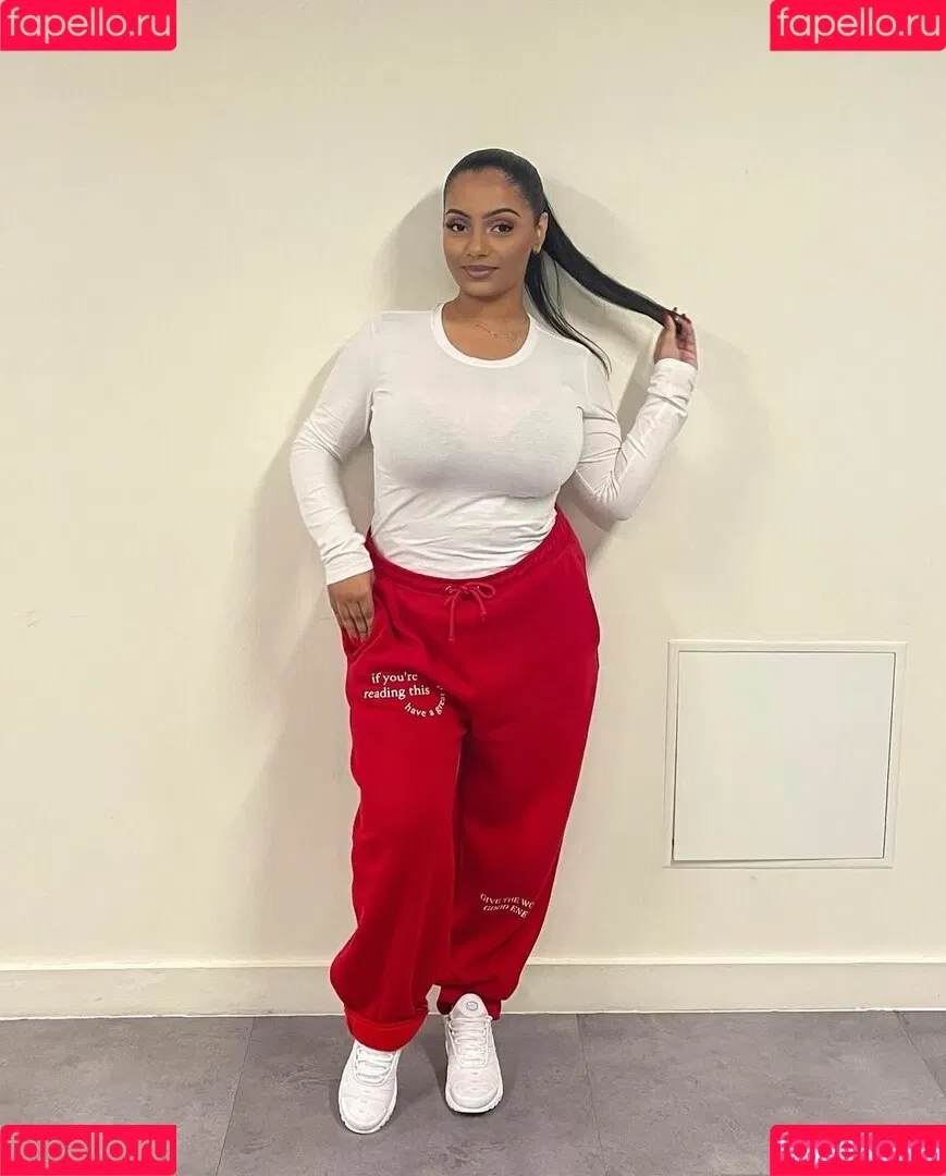 Zina Hadid Onlyfans Photo Gallery 