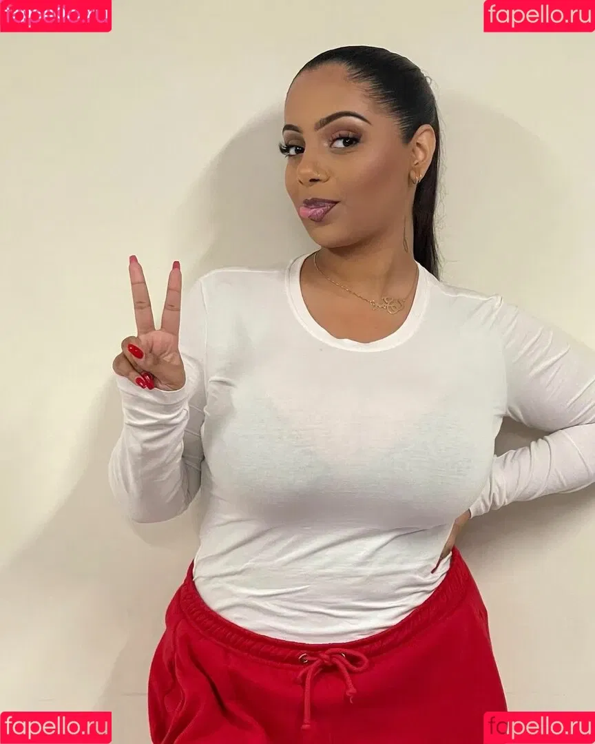 Zina Hadid Onlyfans Photo Gallery 