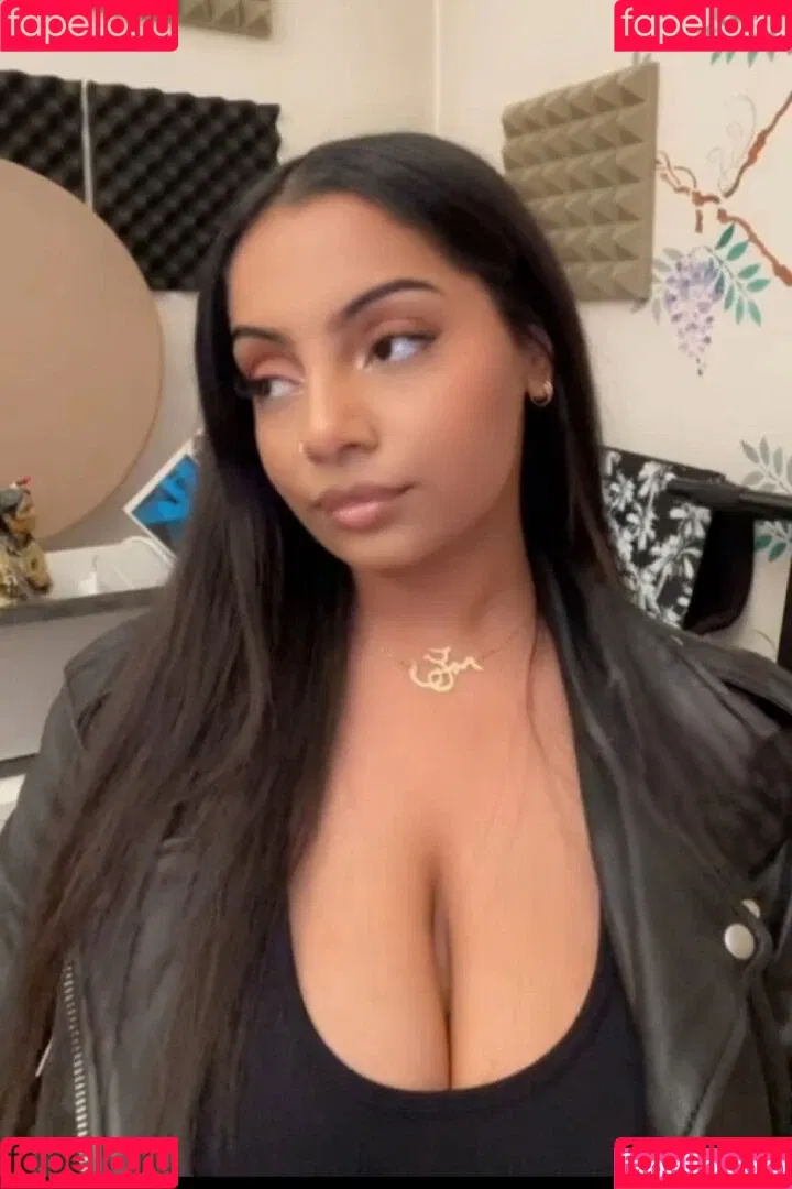 Zina Hadid Onlyfans Photo Gallery 