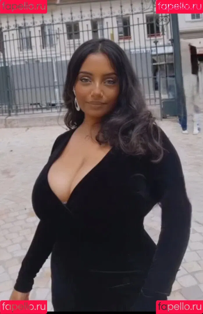 Zina Hadid Onlyfans Photo Gallery 