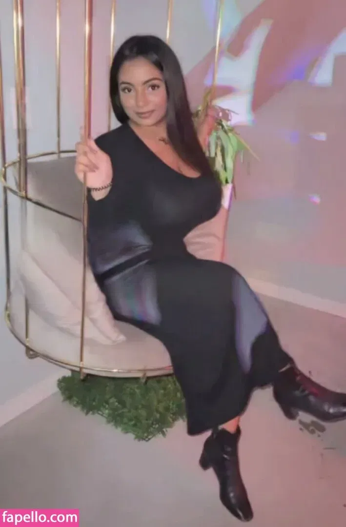 Zina Hadid Onlyfans Photo Gallery 