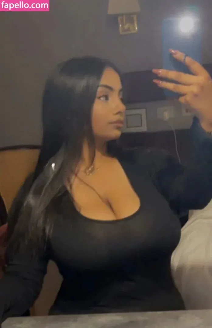 Zina Hadid Onlyfans Photo Gallery 