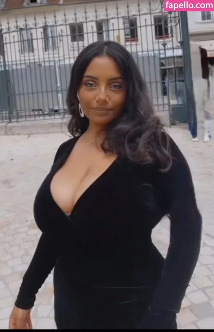 Zina Hadid Onlyfans Photo Gallery 