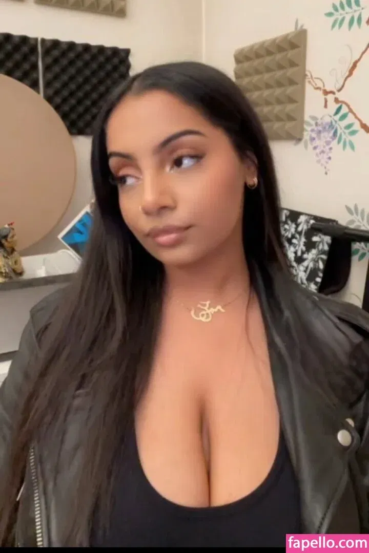 Zina Hadid Onlyfans Photo Gallery 