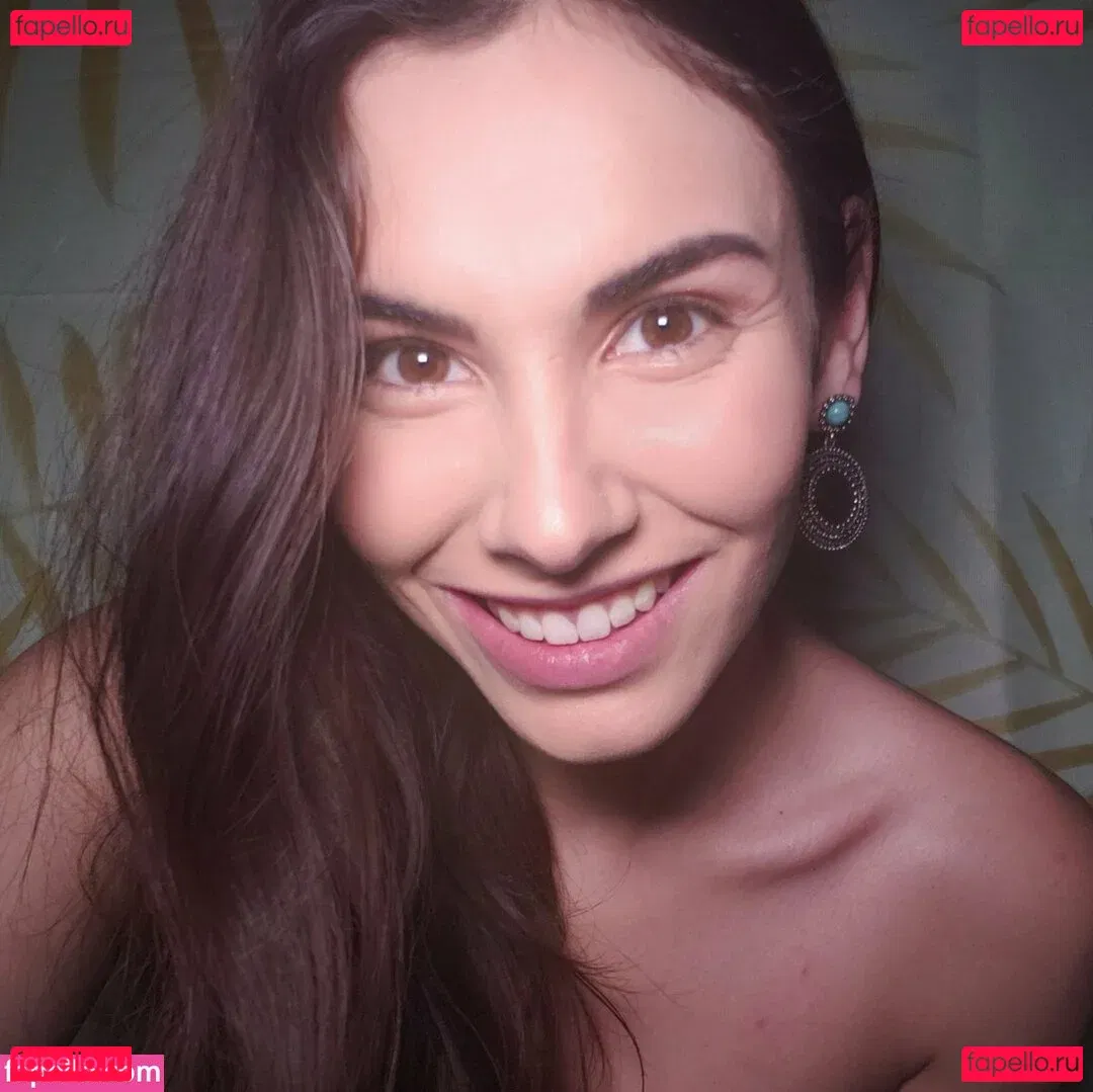 Alicia Atout Onlyfans Photo Gallery 