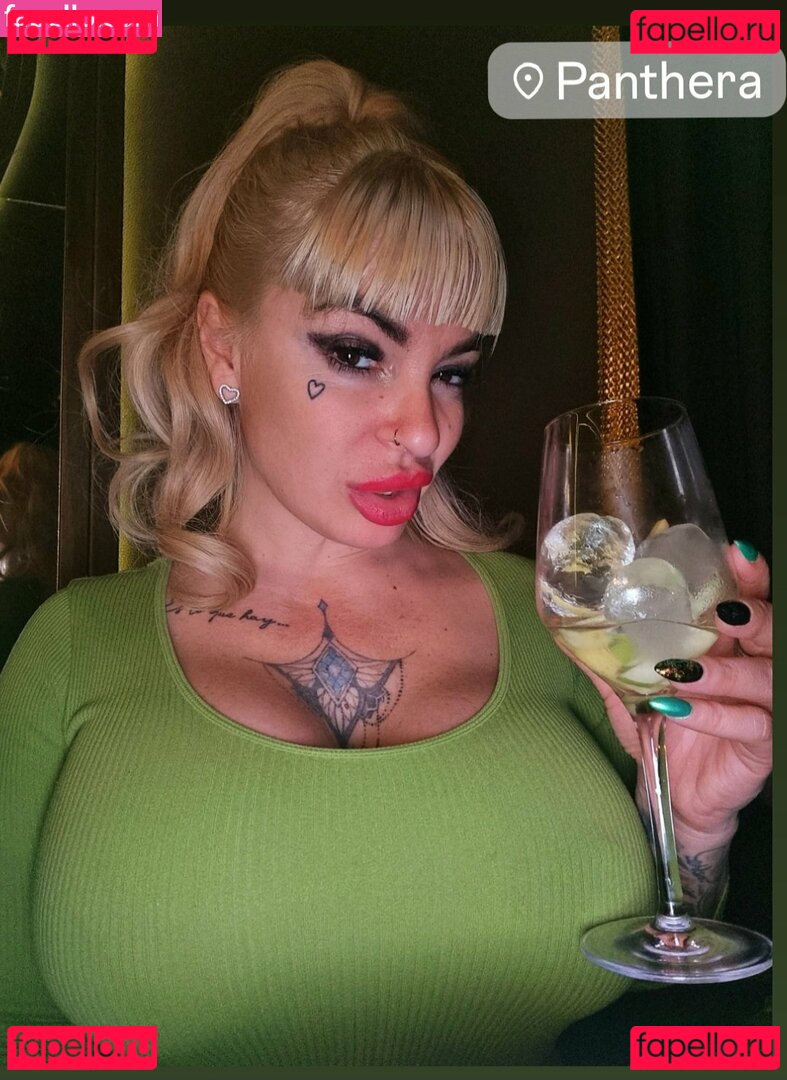 Amanda X / amandaxband / amandaxpornstar Onlyfans Photo Gallery 