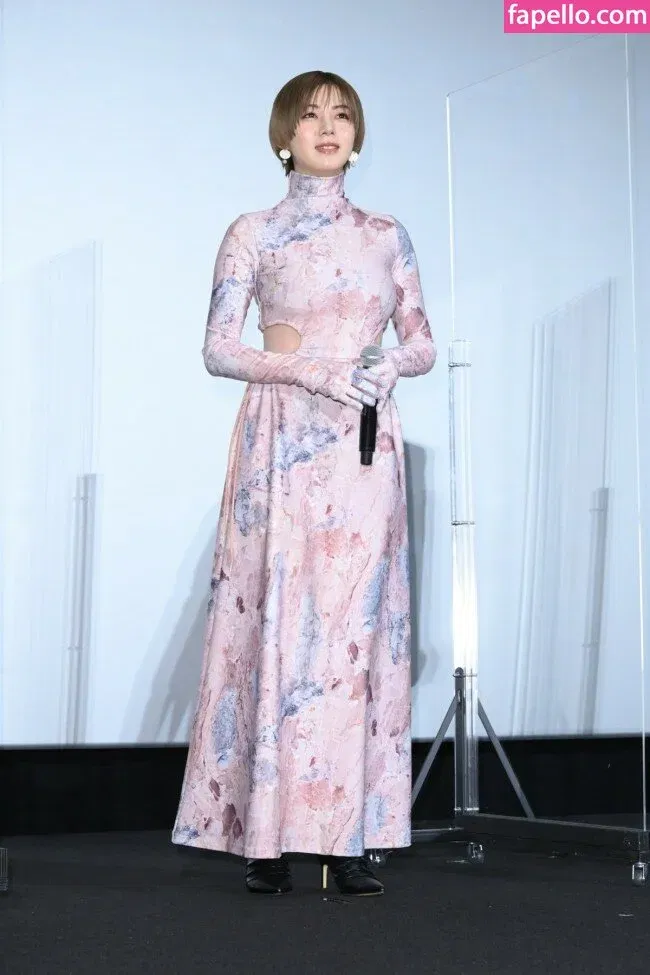 Elaiza Ikeda Onlyfans Photo Gallery 