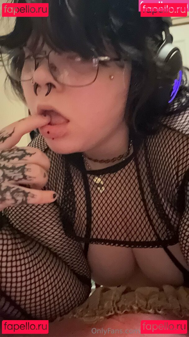 vamp.thr0b / vamp.thr0bb Onlyfans Photo Gallery 