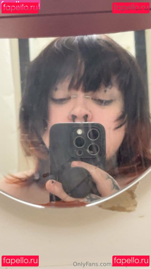 vamp.thr0b / vamp.thr0bb Onlyfans Photo Gallery 