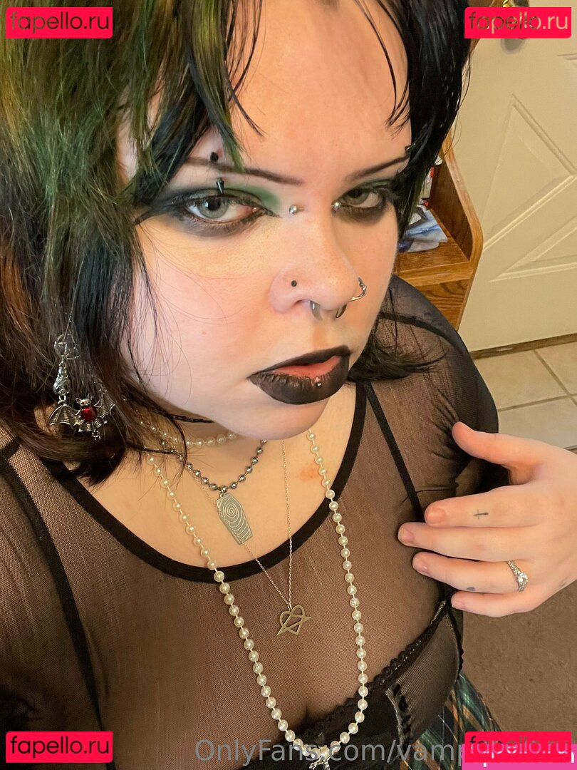 vamp.thr0b / vamp.thr0bb Onlyfans Photo Gallery 