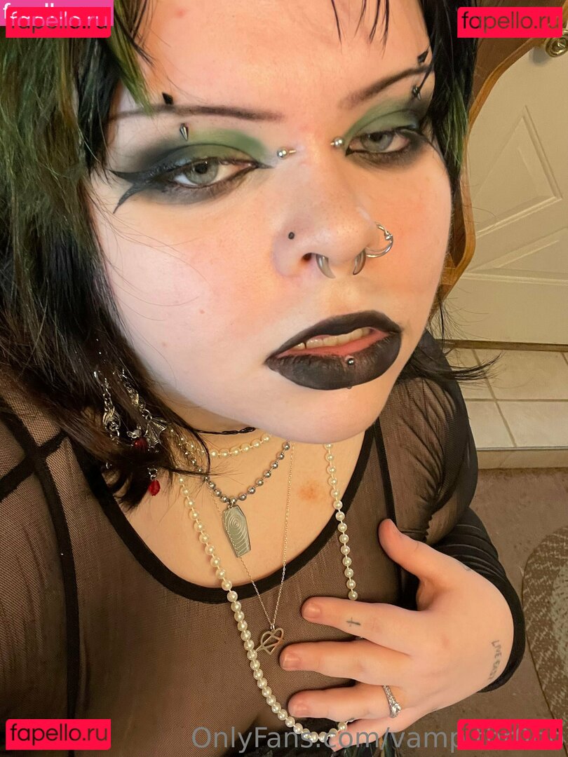 vamp.thr0b / vamp.thr0bb Onlyfans Photo Gallery 