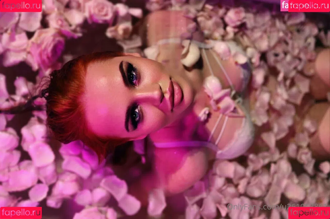 redfoxxxxxxx Onlyfans Photo Gallery 