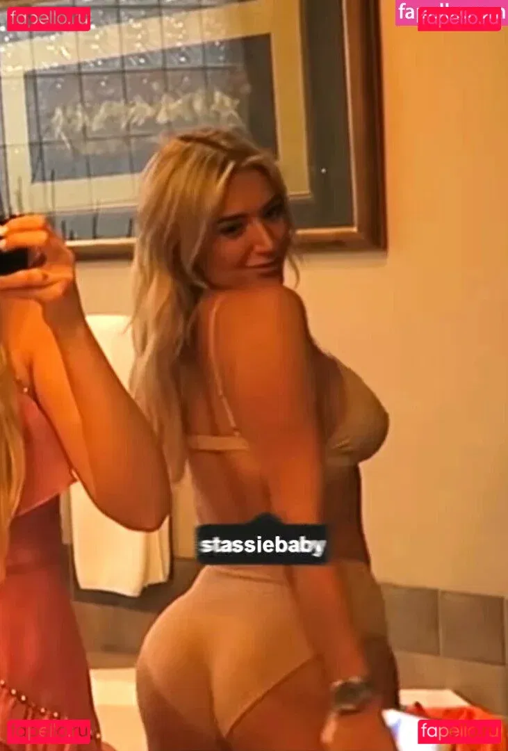 Anastasia Karanikolaou Onlyfans Photo Gallery 