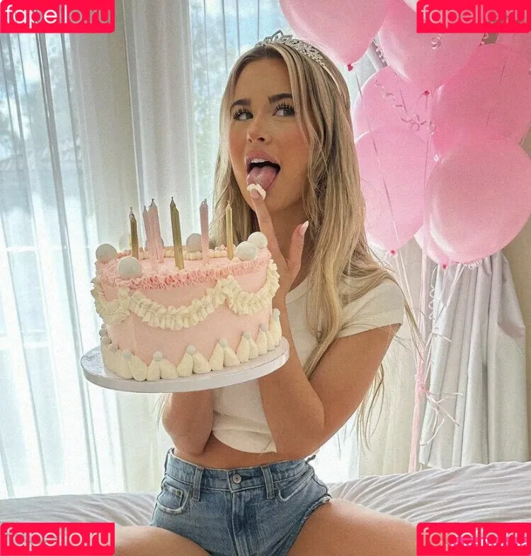 Emmily Elizabeth Onlyfans Photo Gallery 