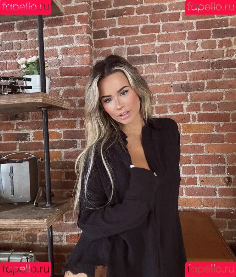 Emmily Elizabeth Onlyfans Photo Gallery 