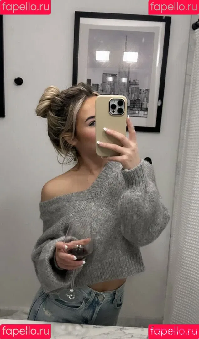 Emmily Elizabeth Onlyfans Photo Gallery 