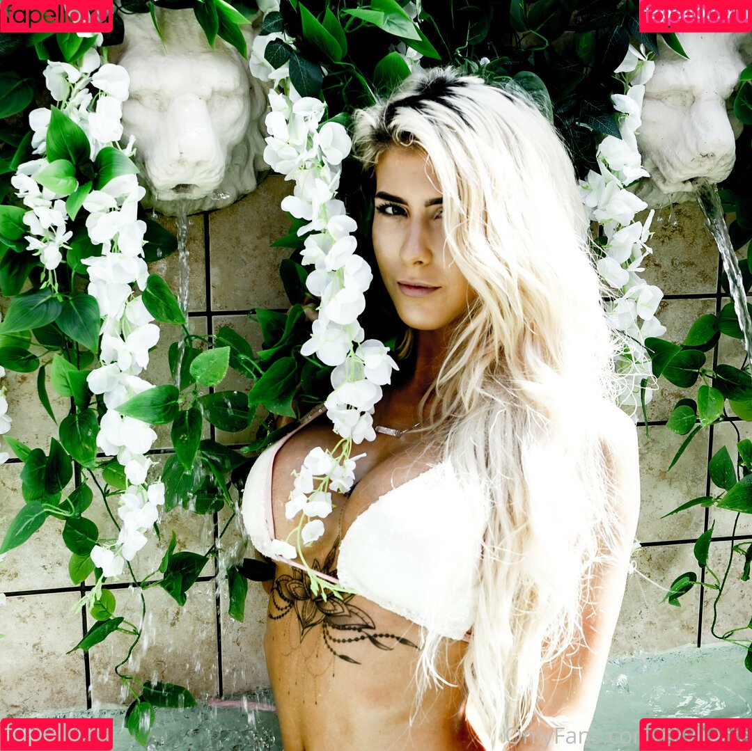 skyluxxe Onlyfans Photo Gallery 