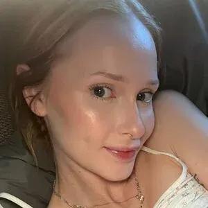 Emma Weaver Onlyfans Photo Gallery 