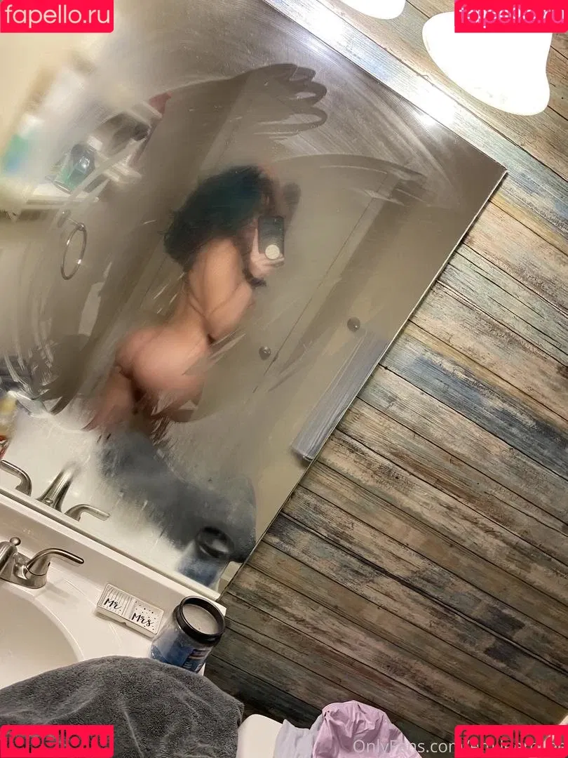 emileerosee Onlyfans Photo Gallery 