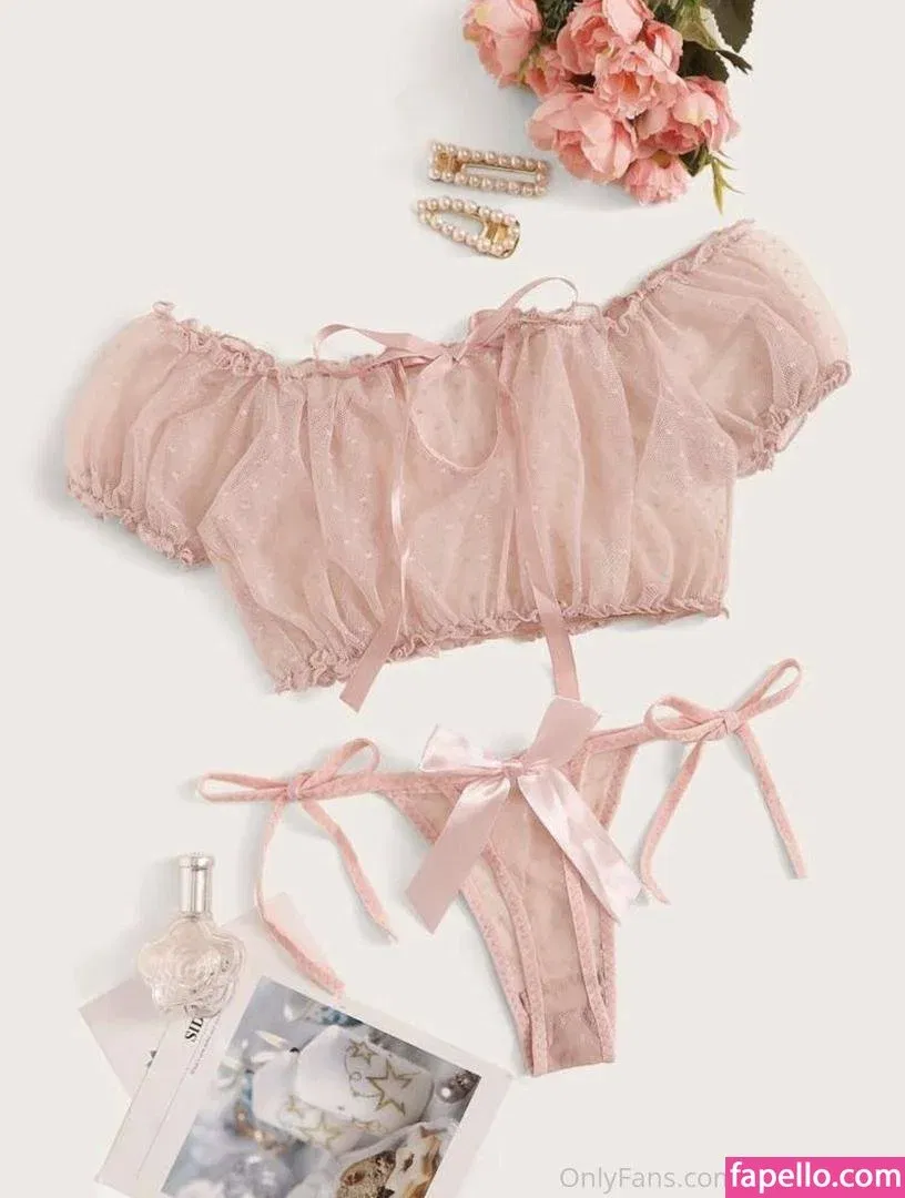 emileerosee Onlyfans Photo Gallery 