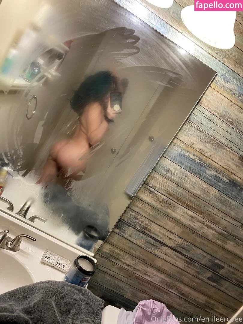 emileerosee Onlyfans Photo Gallery 