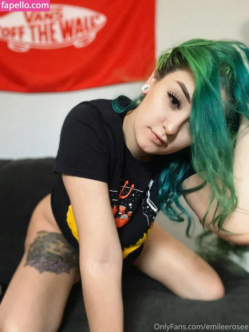 emileerosee Onlyfans Photo Gallery 