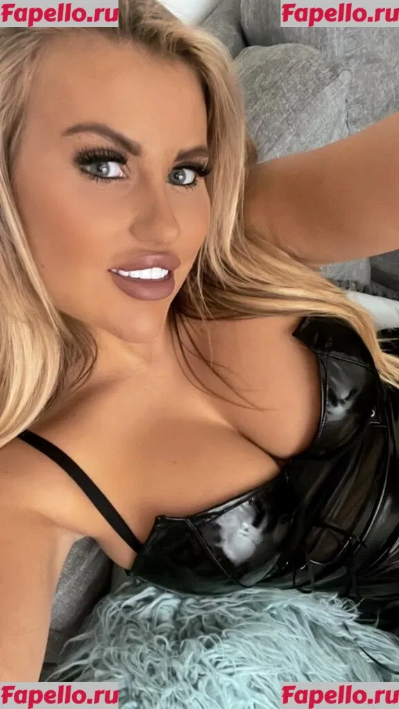 Emily Blake Onlyfans Photo Gallery 