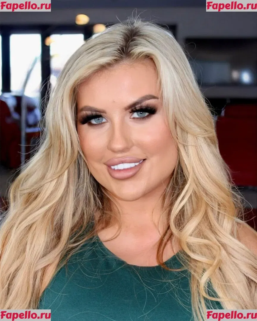 Emily Blake Onlyfans Photo Gallery 