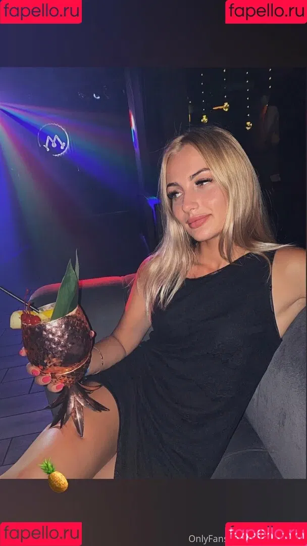 bellacherry69 Onlyfans Photo Gallery 