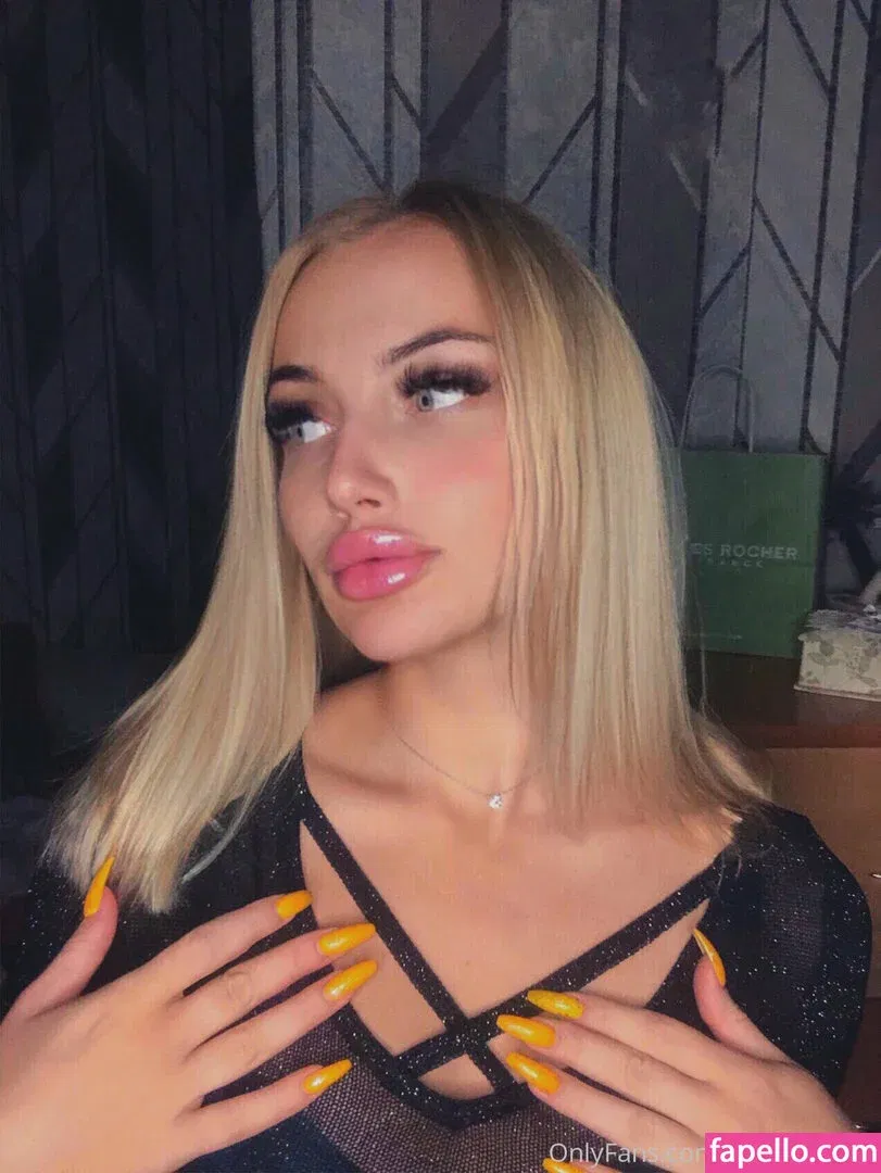 bellacherry69 Onlyfans Photo Gallery 