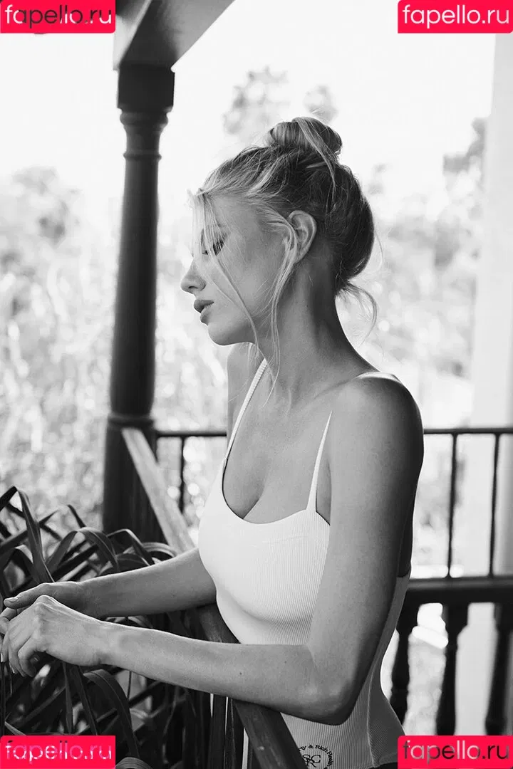 Charlotte McKinney Onlyfans Photo Gallery 