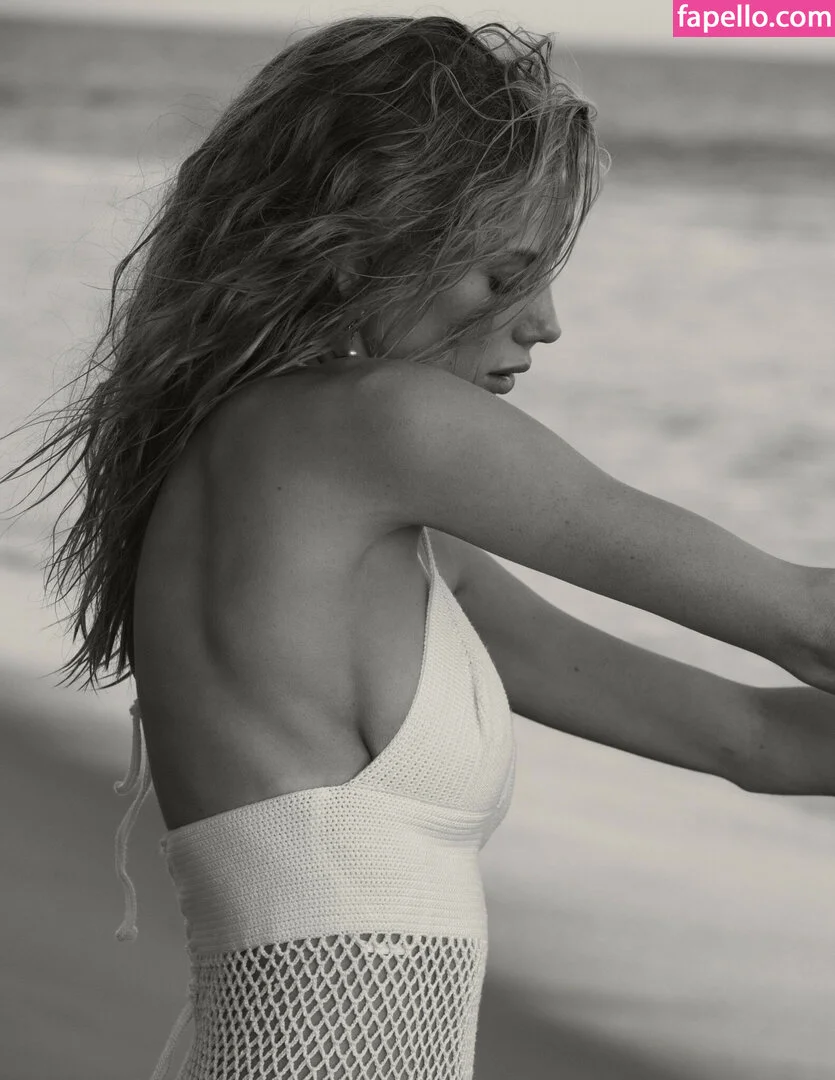 Charlotte McKinney Onlyfans Photo Gallery 