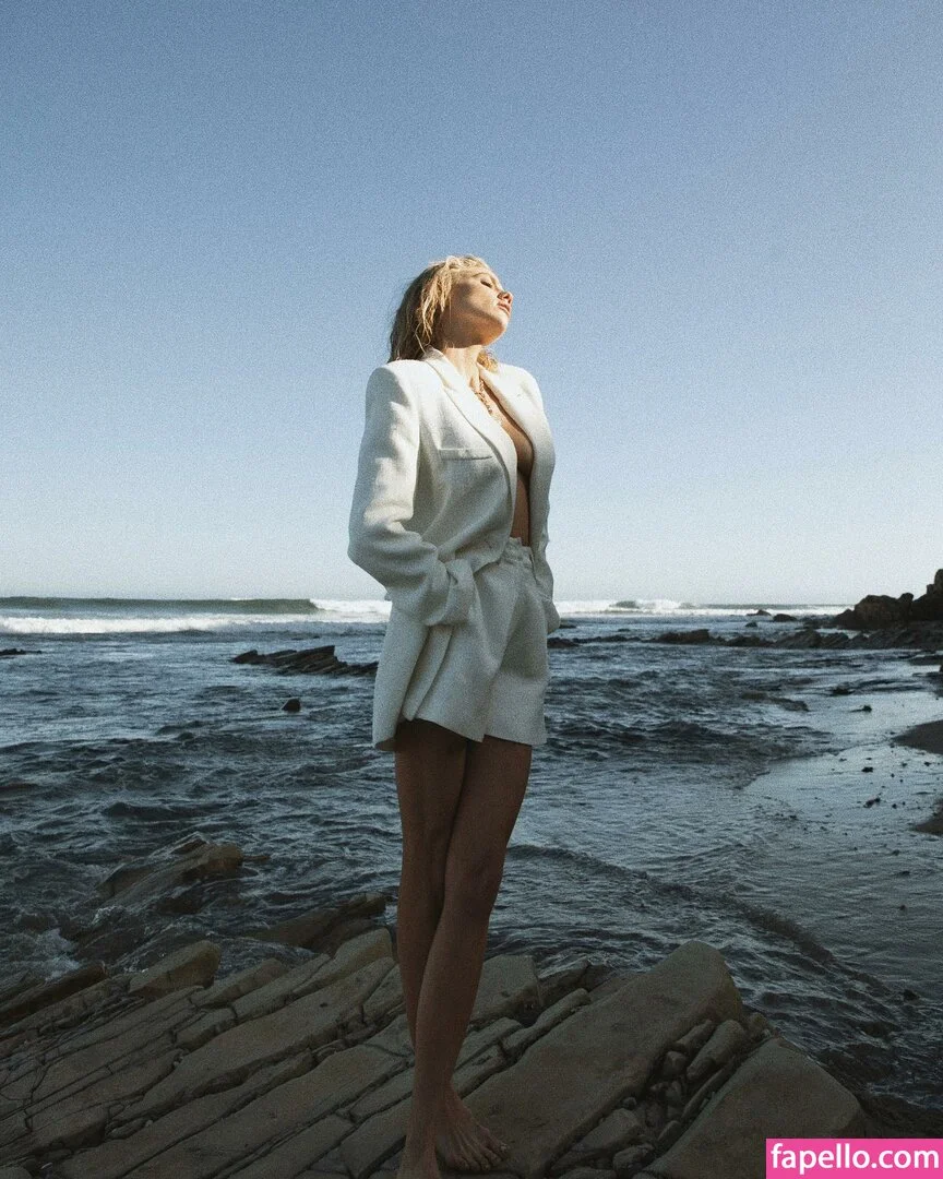 Charlotte McKinney Onlyfans Photo Gallery 