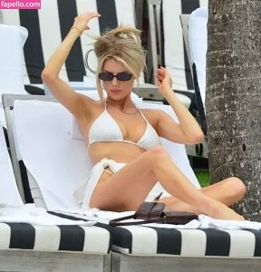 Charlotte McKinney Onlyfans Photo Gallery 