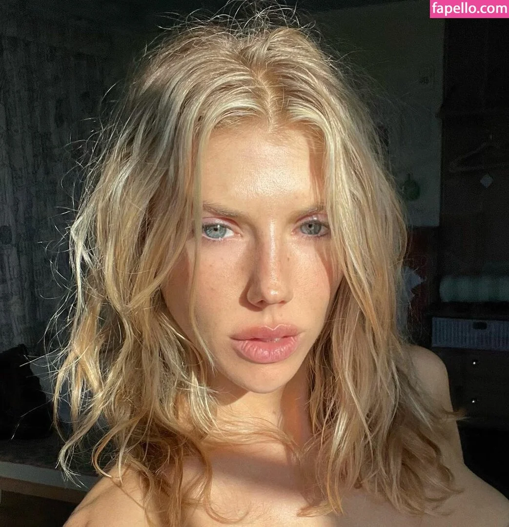 Charlotte McKinney Onlyfans Photo Gallery 