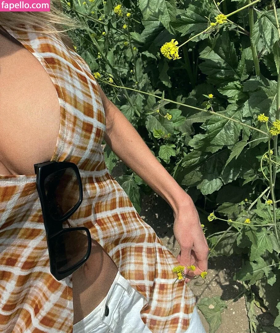 Charlotte McKinney Onlyfans Photo Gallery 