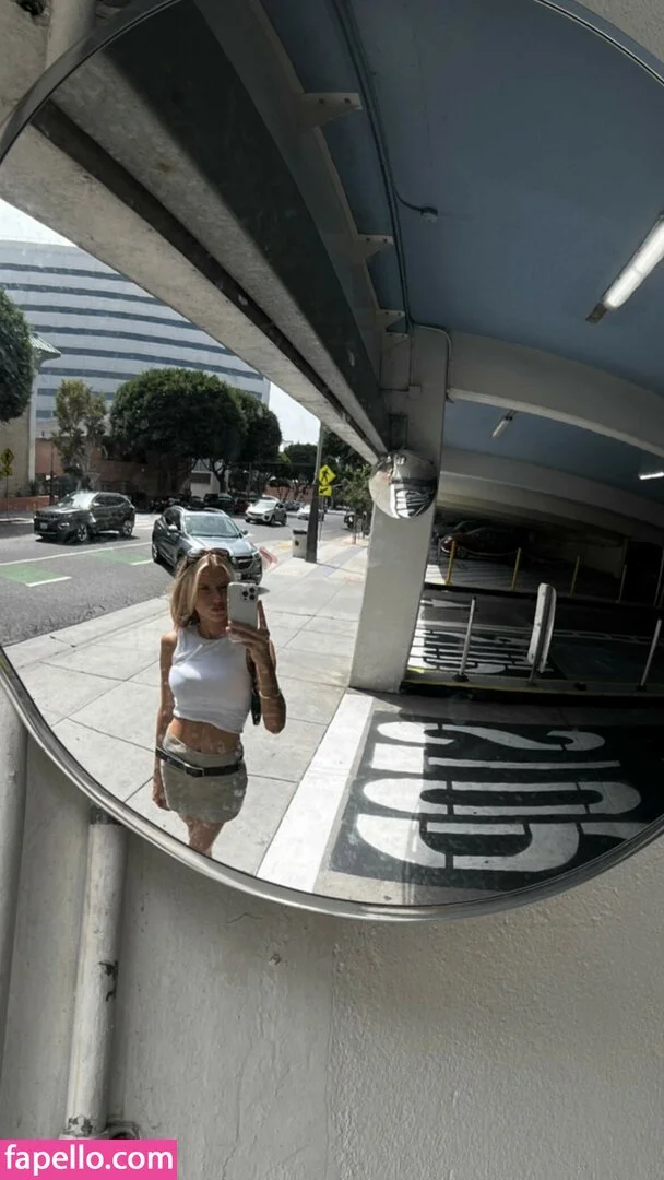 Charlotte McKinney Onlyfans Photo Gallery 