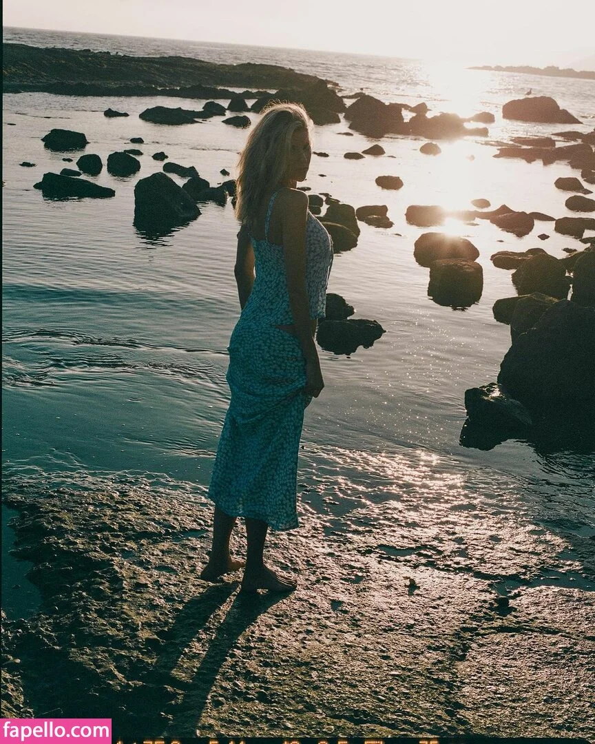 Charlotte McKinney Onlyfans Photo Gallery 