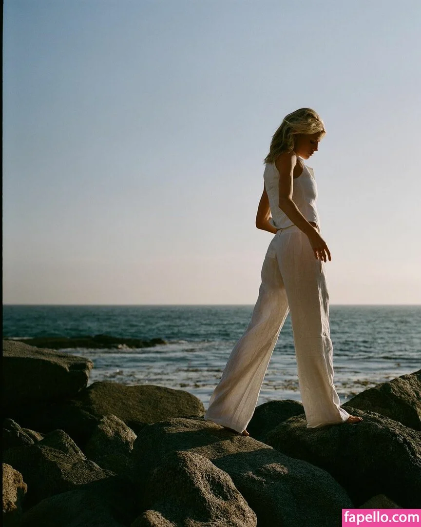 Charlotte McKinney Onlyfans Photo Gallery 