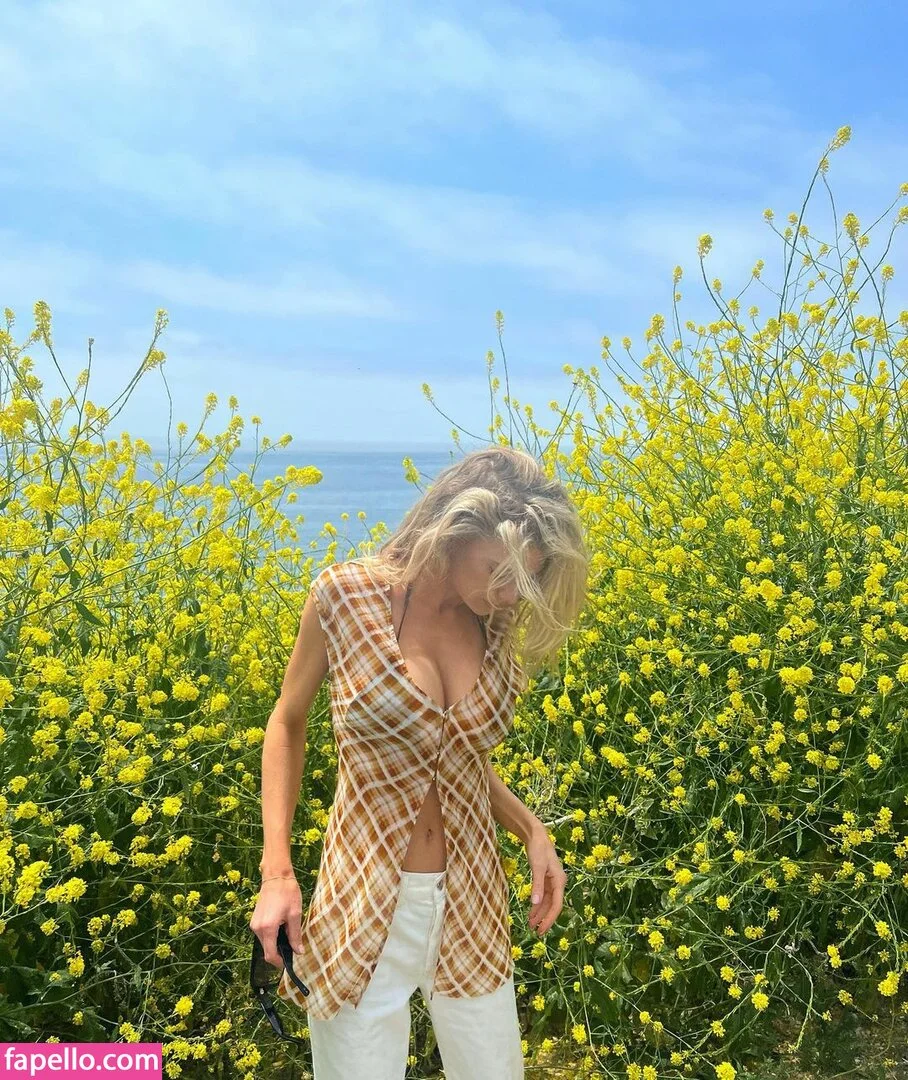 Charlotte McKinney Onlyfans Photo Gallery 