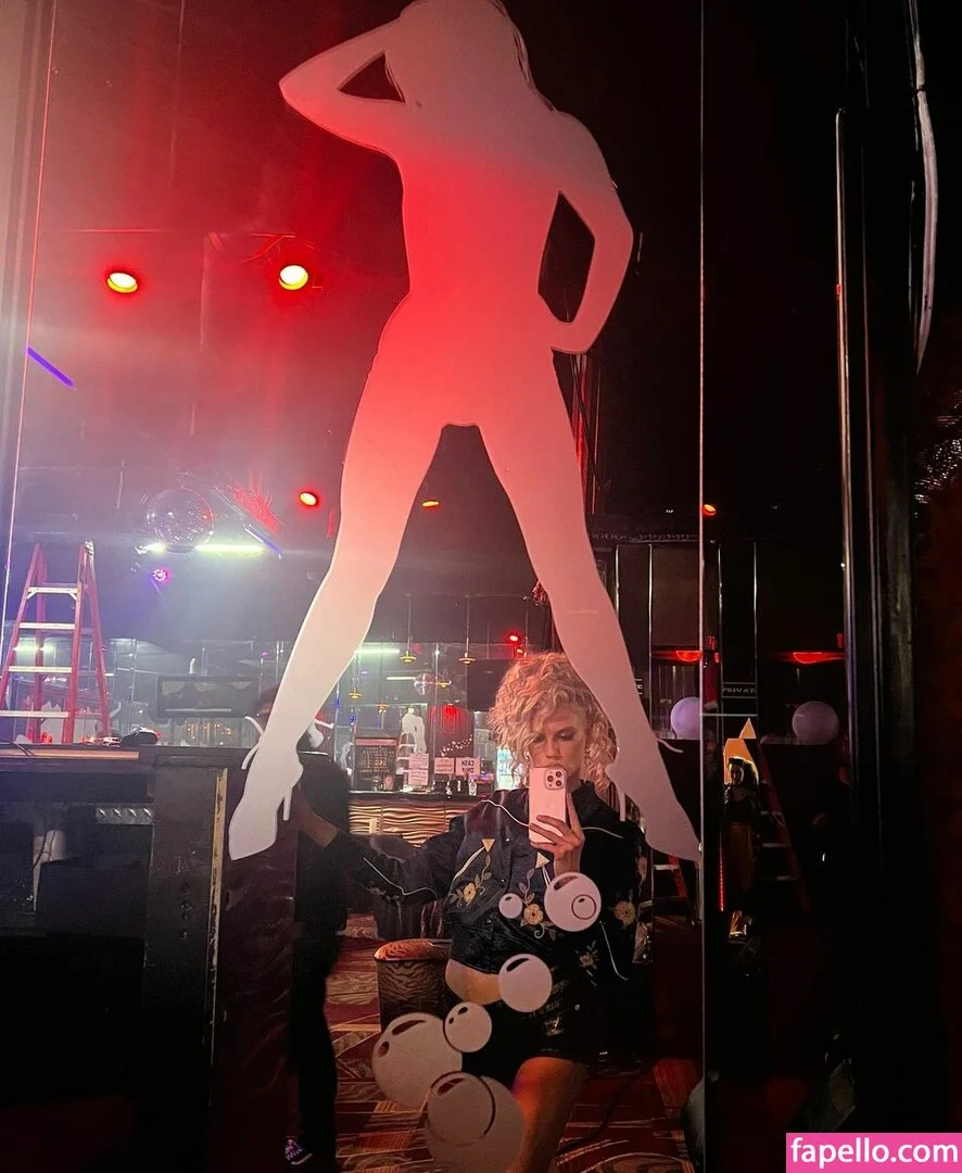 Charlotte McKinney Onlyfans Photo Gallery 