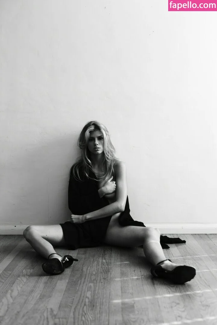 Charlotte McKinney Onlyfans Photo Gallery 